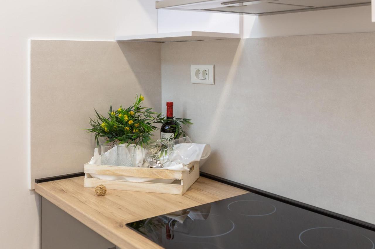 Direct Beach Apartments Jesenice  Eksteriør billede