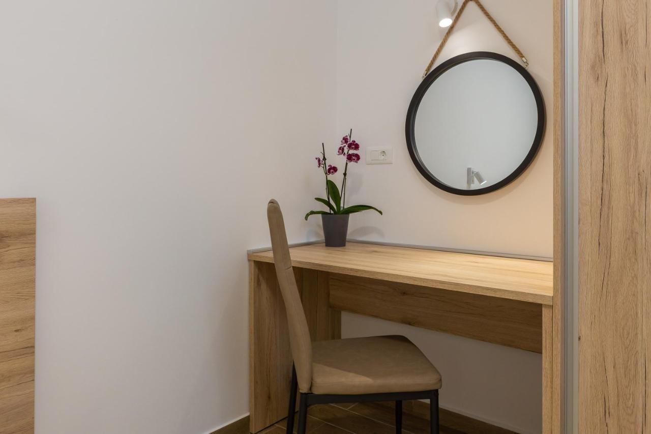 Direct Beach Apartments Jesenice  Eksteriør billede